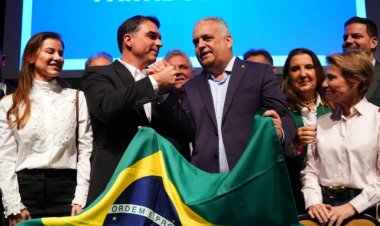 Flávio Bolsonaro anuncia Alfredo Gaspar como vice e confirma chapa pura do PL à Presidência
