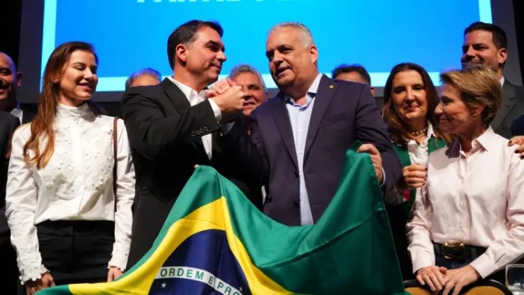 Flávio Bolsonaro anuncia Alfredo Gaspar como vice e confirma chapa pura do PL à Presidência