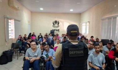 DEPTRAN realiza ação educativa na APAE durante a Semana Nacional de Trânsito