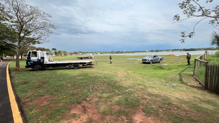Camionete é encontrada dentro da Lagoa Maior neste sábado em Três Lagoas