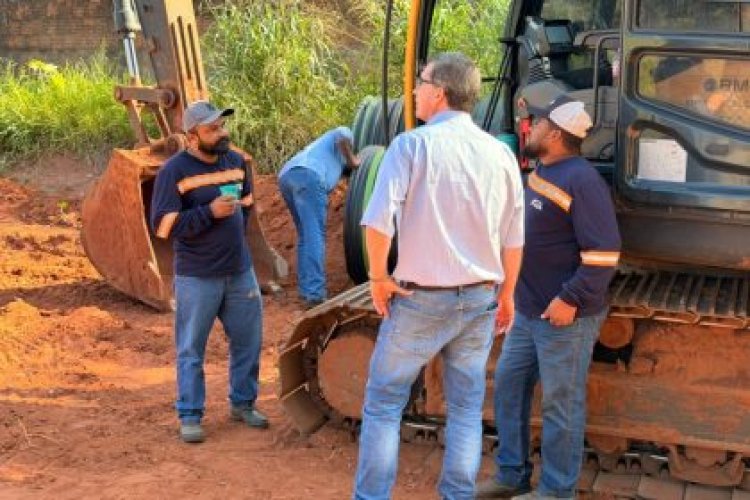 Prefeito Dr. Cassiano Maia acompanha obras de pavimentação e drenagem em diferentes bairros de Três Lagoas